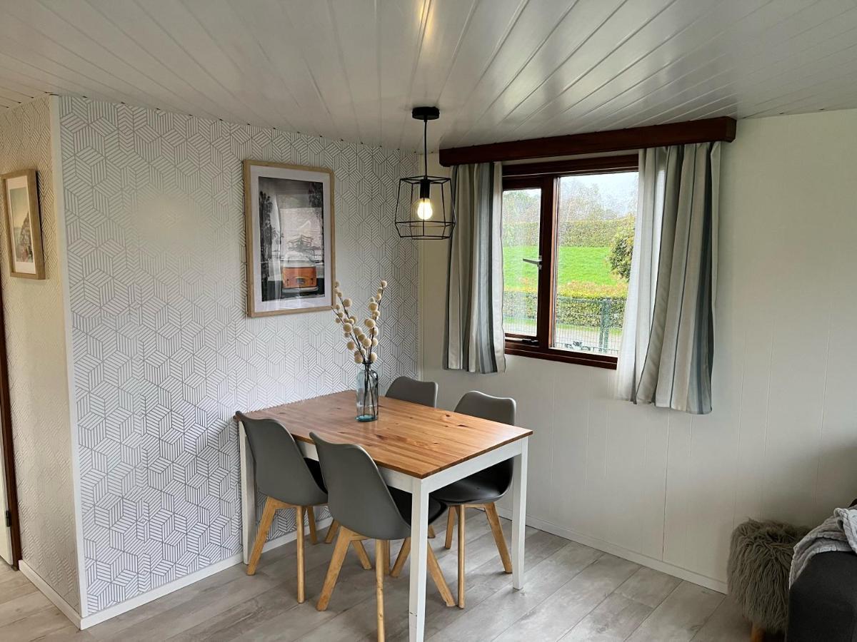 Vrijstaand Chalet Met Veel Buitenruimte En Veranda Zuid-Scharwoude エクステリア 写真