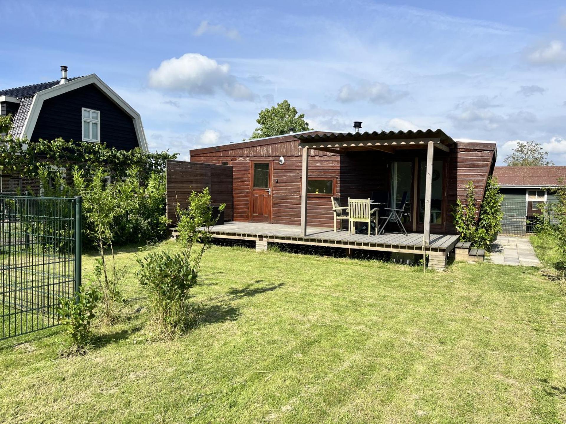Vrijstaand Chalet Met Veel Buitenruimte En Veranda Zuid-Scharwoude エクステリア 写真