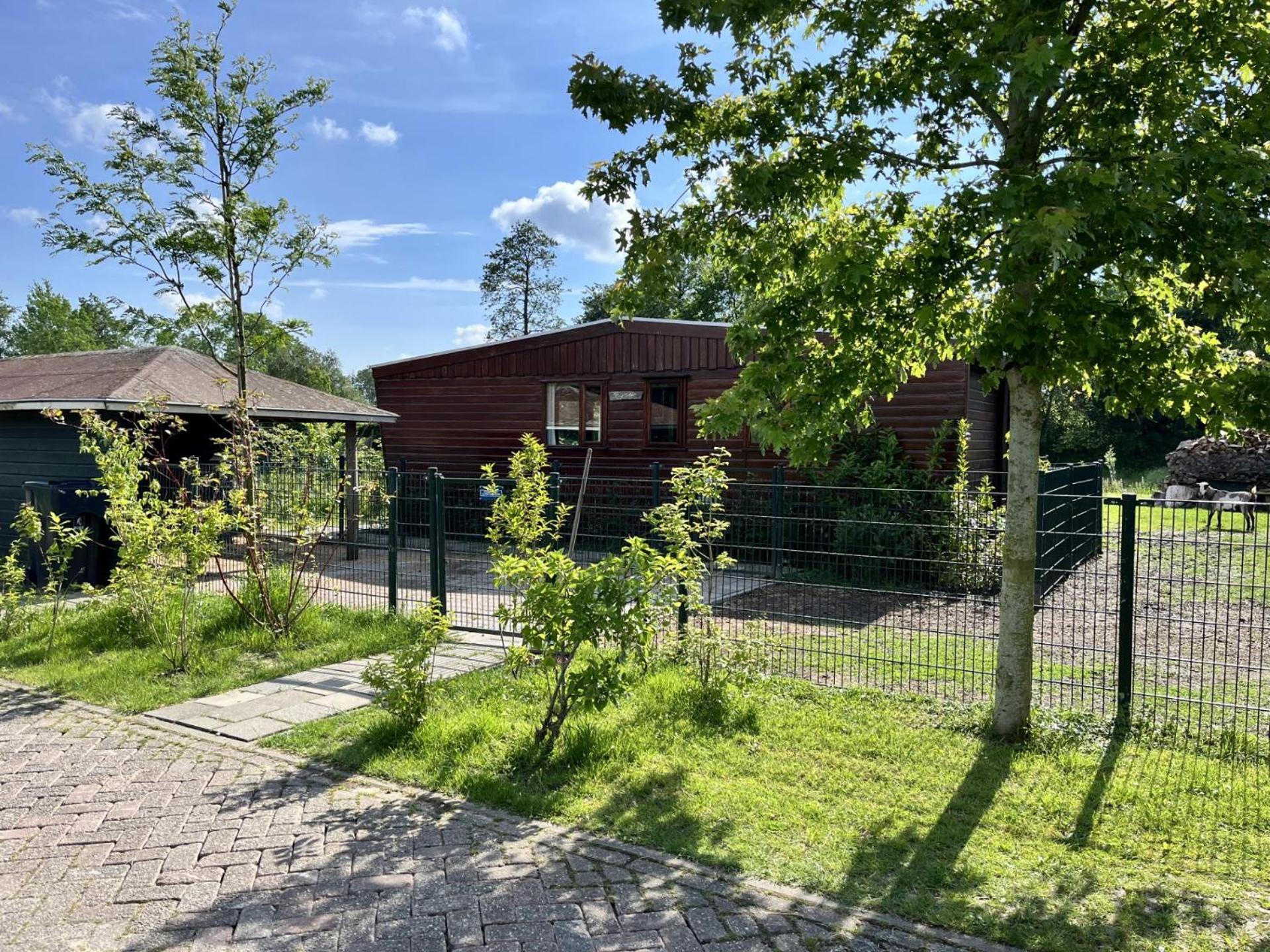Vrijstaand Chalet Met Veel Buitenruimte En Veranda Zuid-Scharwoude エクステリア 写真